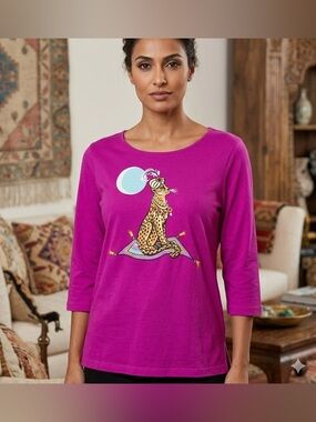 Bob Mackie wearable art 3/4 sleeve
Magenta cheetah design adorned
W/jewels GUC L